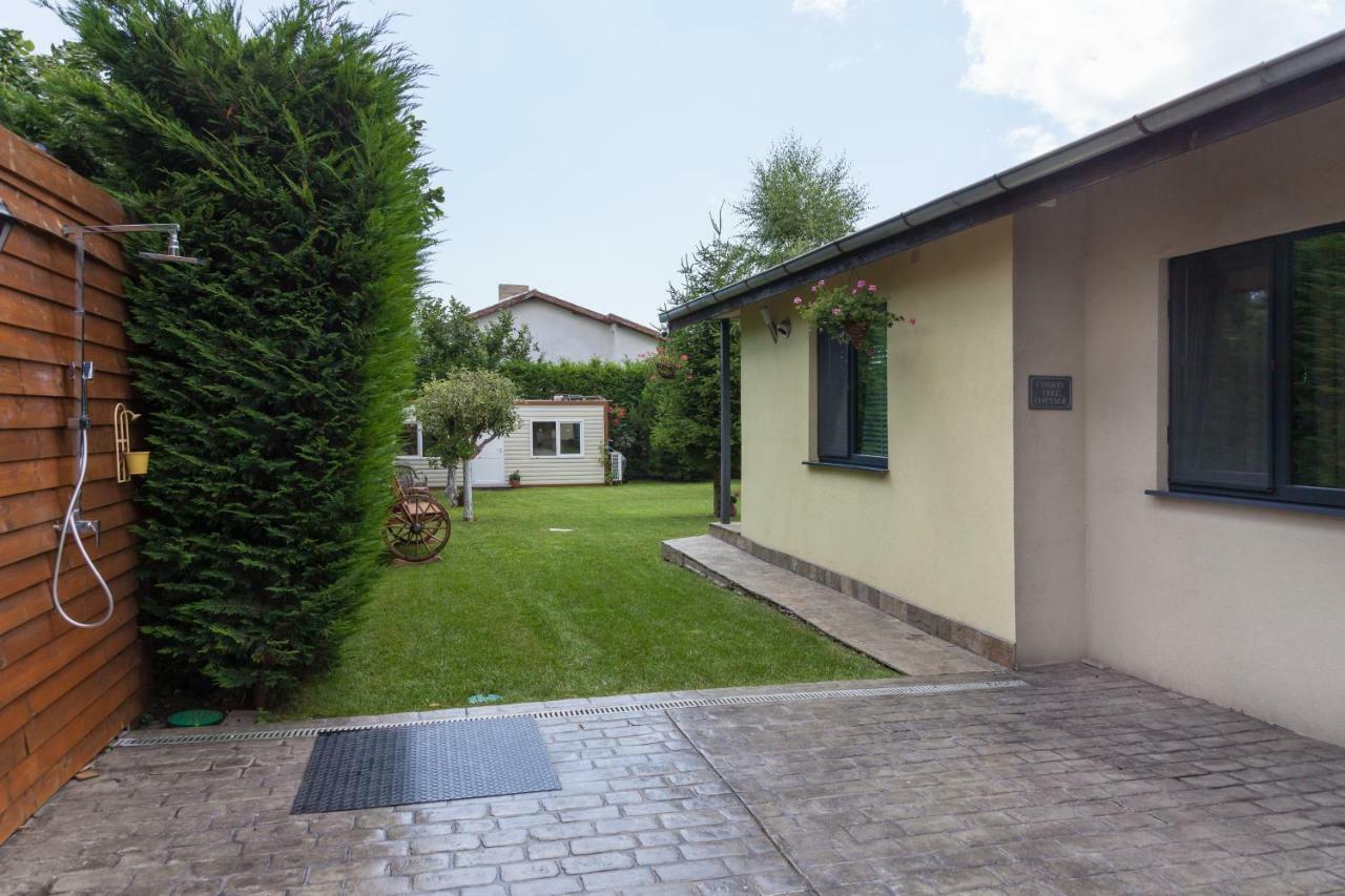 Cherry Tree Cottage Златни пясъци Екстериор снимка