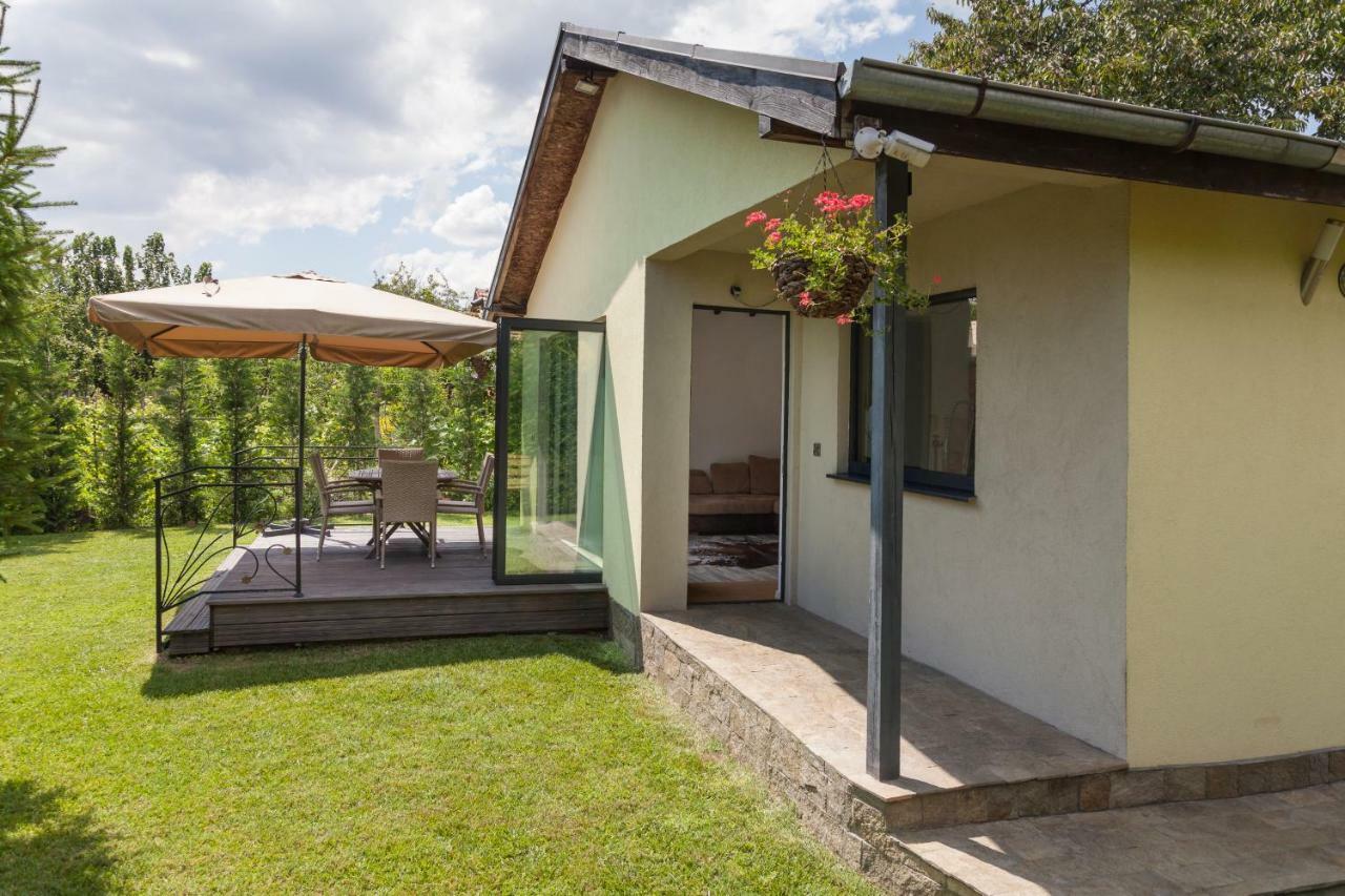 Cherry Tree Cottage Златни пясъци Екстериор снимка