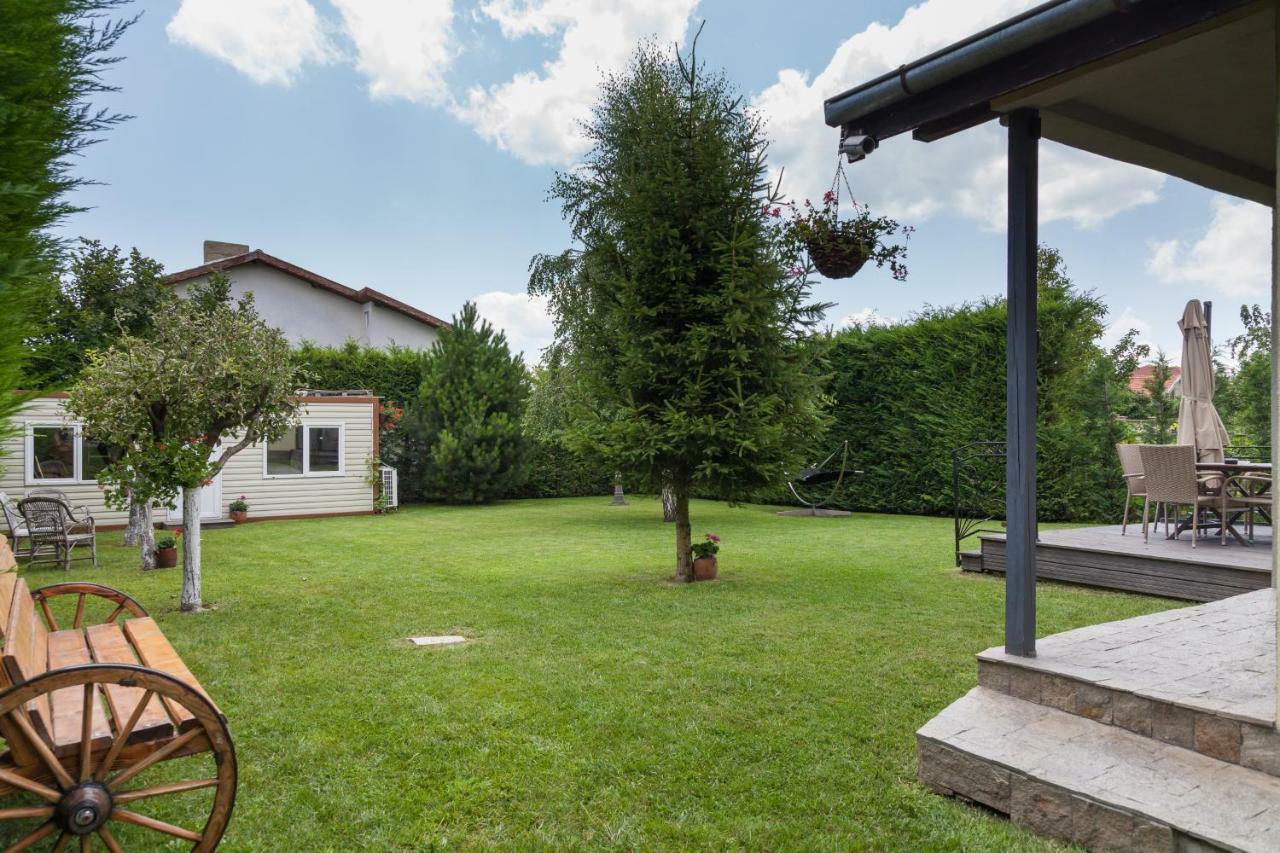 Cherry Tree Cottage Златни пясъци Екстериор снимка