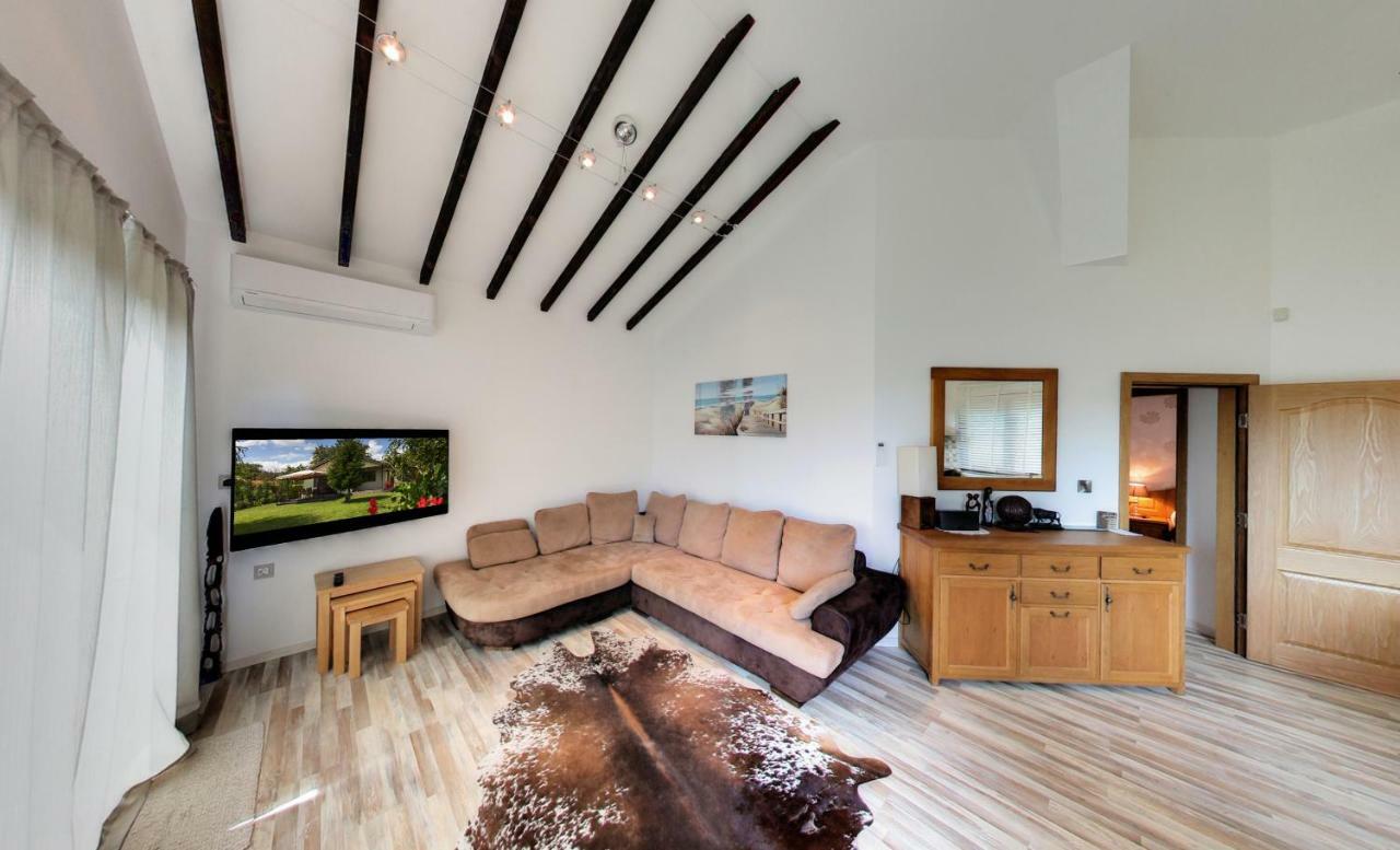 Cherry Tree Cottage Златни пясъци Екстериор снимка