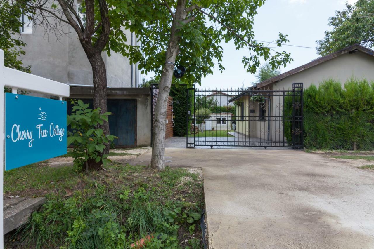 Cherry Tree Cottage Златни пясъци Екстериор снимка