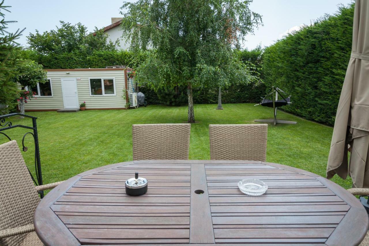 Cherry Tree Cottage Златни пясъци Екстериор снимка