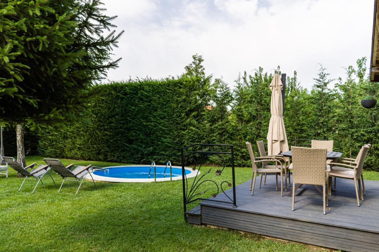 Cherry Tree Cottage Златни пясъци Екстериор снимка